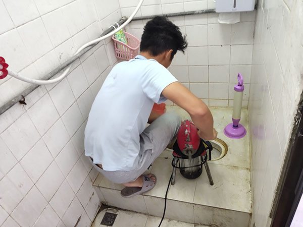 古丈肥皂掉到马桶里把马桶堵住了怎么办？马桶堵住了怎么办
