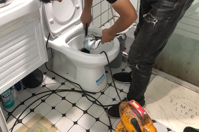 古丈马桶堵塞自己疏通还是找师傅?专业上门服务让你省时更省心
